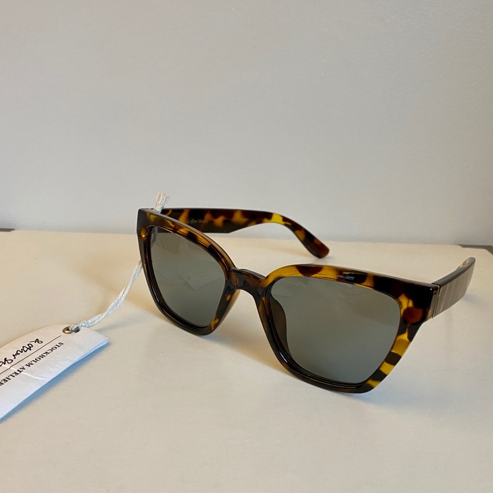 & other stories Cat Eye Sunglasses NWT